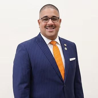 La emisora de Dios para la familia de hoy. La emisora de Dios para la familia de hoy.