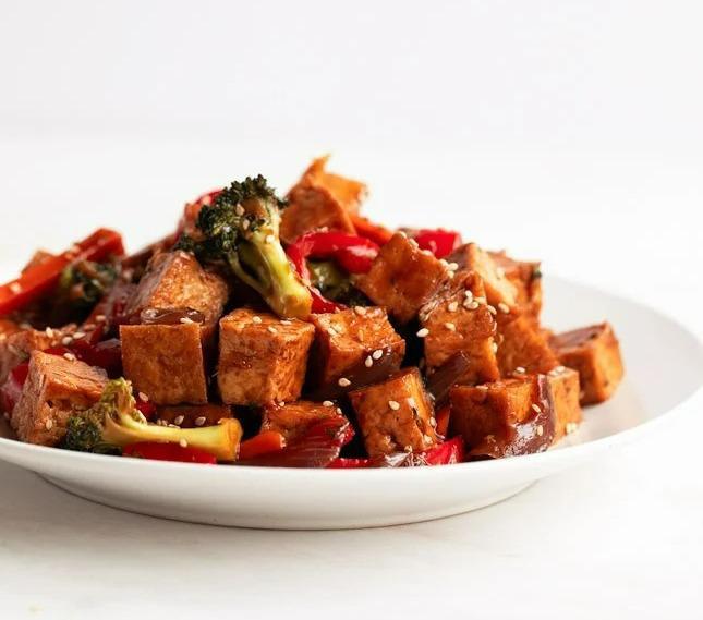 Tofu Salteado con Verduras al Estilo Asiático