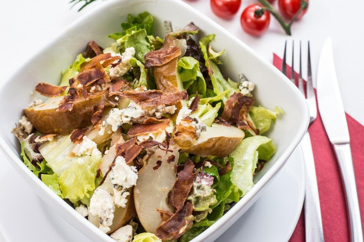 Ensalada de Pavo con Espárragos y Queso Feta