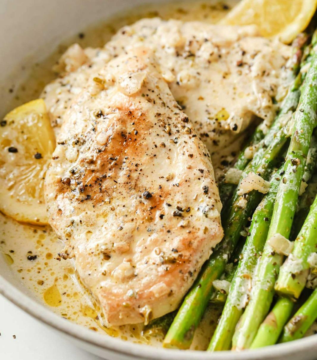 Pollo al Horno con Espárragos y Queso Parmesano