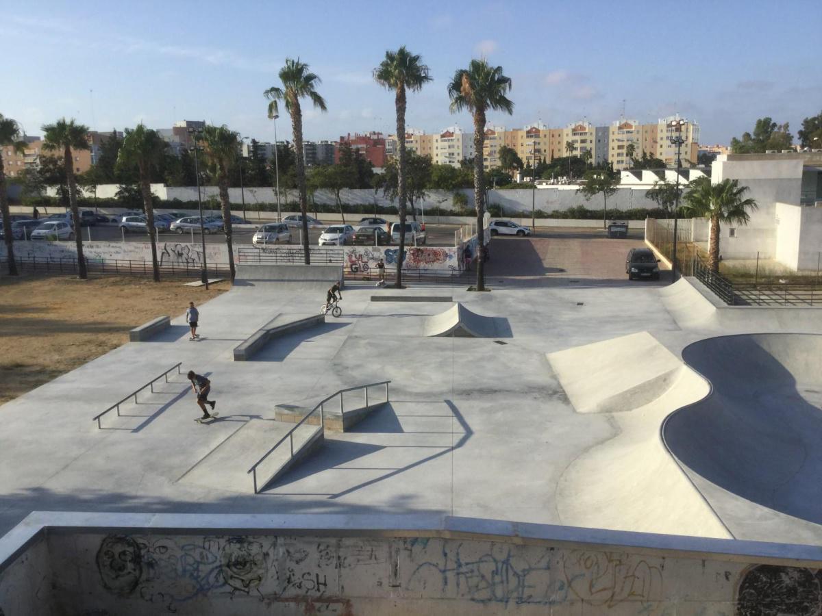Tres skateparks con bowls en Cádiz Tres skateparks con bowls en Cádiz