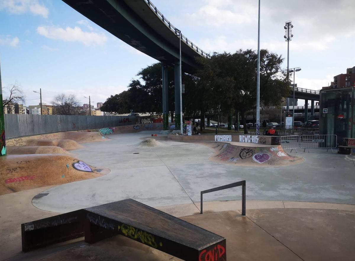 Top 3 skateparks en Barcelona ideales para principiantes - Guía de Adrenaline Atlas 🛹