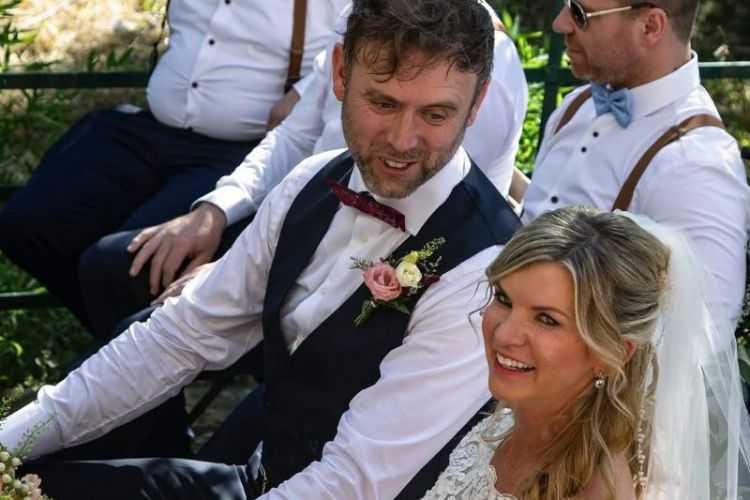 Sposi a Casté: dall'Irlanda Julie e Mark hanno scelto il borgo della Val di Vara per pronunciare il loro "si"