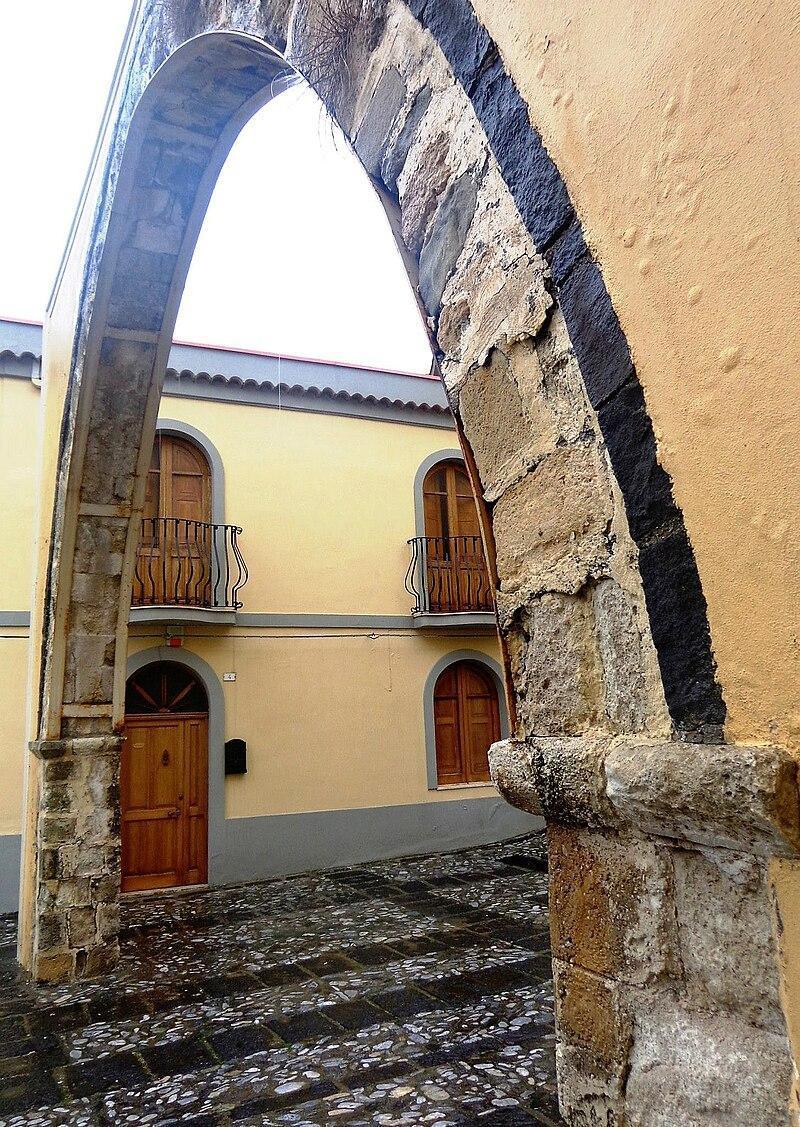 Arco monumentale - Monumental Arch