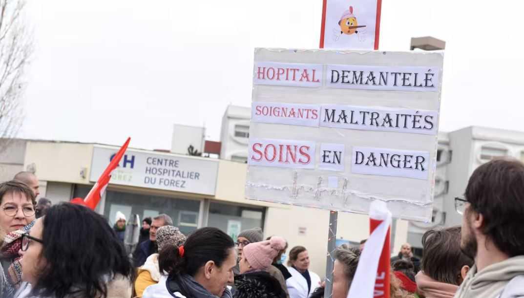 Suicides et harcèlement moral à l’hôpital public : une plainte visant trois ministres déposée devant la Cour de justice de la République