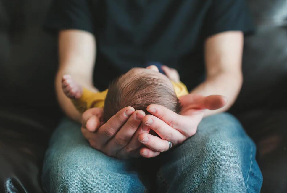 Parentalité Congé de naissance : les parents intéressés devront prévenir leur employeur au 1er juin