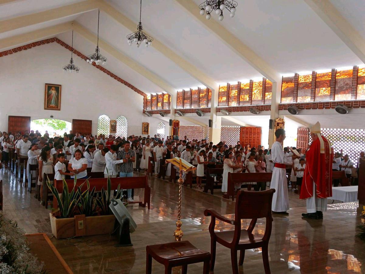 Confirmaciones de los jóvenes de la Parroquia de Nuestra Señora del Carmen, en Cancún.