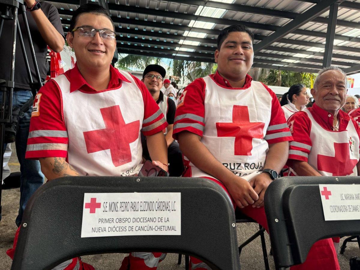 En la ceremonia de apertura de la colecta nacional 2025 de la cruz roja mexicana, en Cancún.