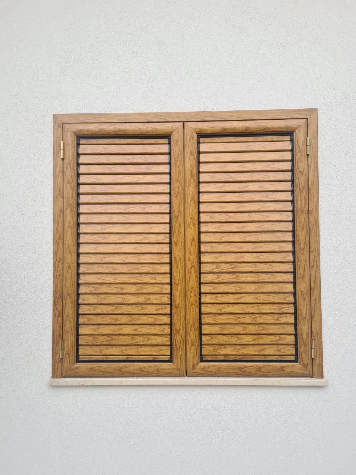 "Infissi in alluminio-legno, persiane esterne e zanzariere: La perfezione architettonica per la tua casa!" "Infissi in alluminio-legno, persiane esterne e zanzariere: La perfezione architettonica per la tua casa!"