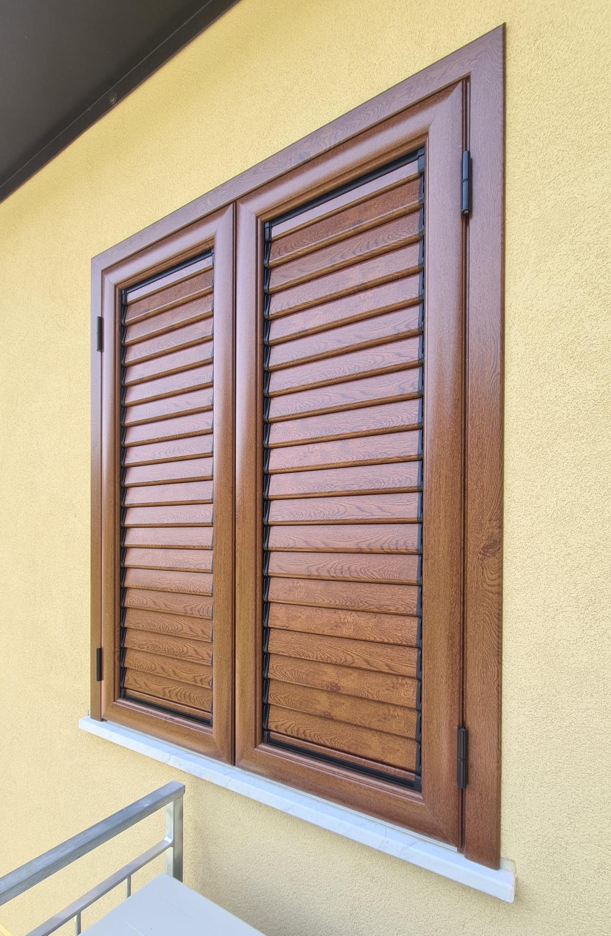 "Scopri l'eleganza senza tempo delle nostre persiane in alluminio!" "Scopri l'eleganza senza tempo delle nostre persiane in alluminio!"