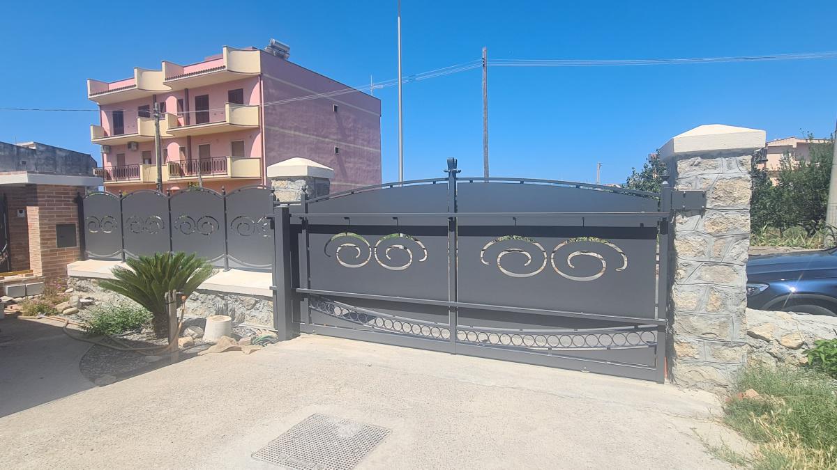 "Arte in Ferro: Recinzioni e Cancelli Incisi al Laser che Uniscono Estetica e Sicurezza" "Arte in Ferro: Recinzioni e Cancelli Incisi al Laser che Uniscono Estetica e Sicurezza"