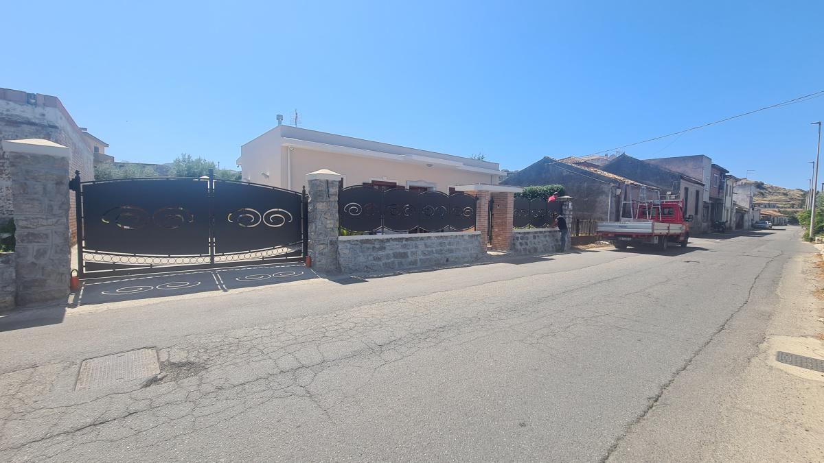 "Arte in Ferro: Recinzioni e Cancelli Incisi al Laser che Uniscono Estetica e Sicurezza" "Arte in Ferro: Recinzioni e Cancelli Incisi al Laser che Uniscono Estetica e Sicurezza"