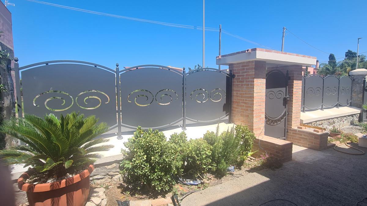 "Arte in Ferro: Recinzioni e Cancelli Incisi al Laser che Uniscono Estetica e Sicurezza" "Arte in Ferro: Recinzioni e Cancelli Incisi al Laser che Uniscono Estetica e Sicurezza"