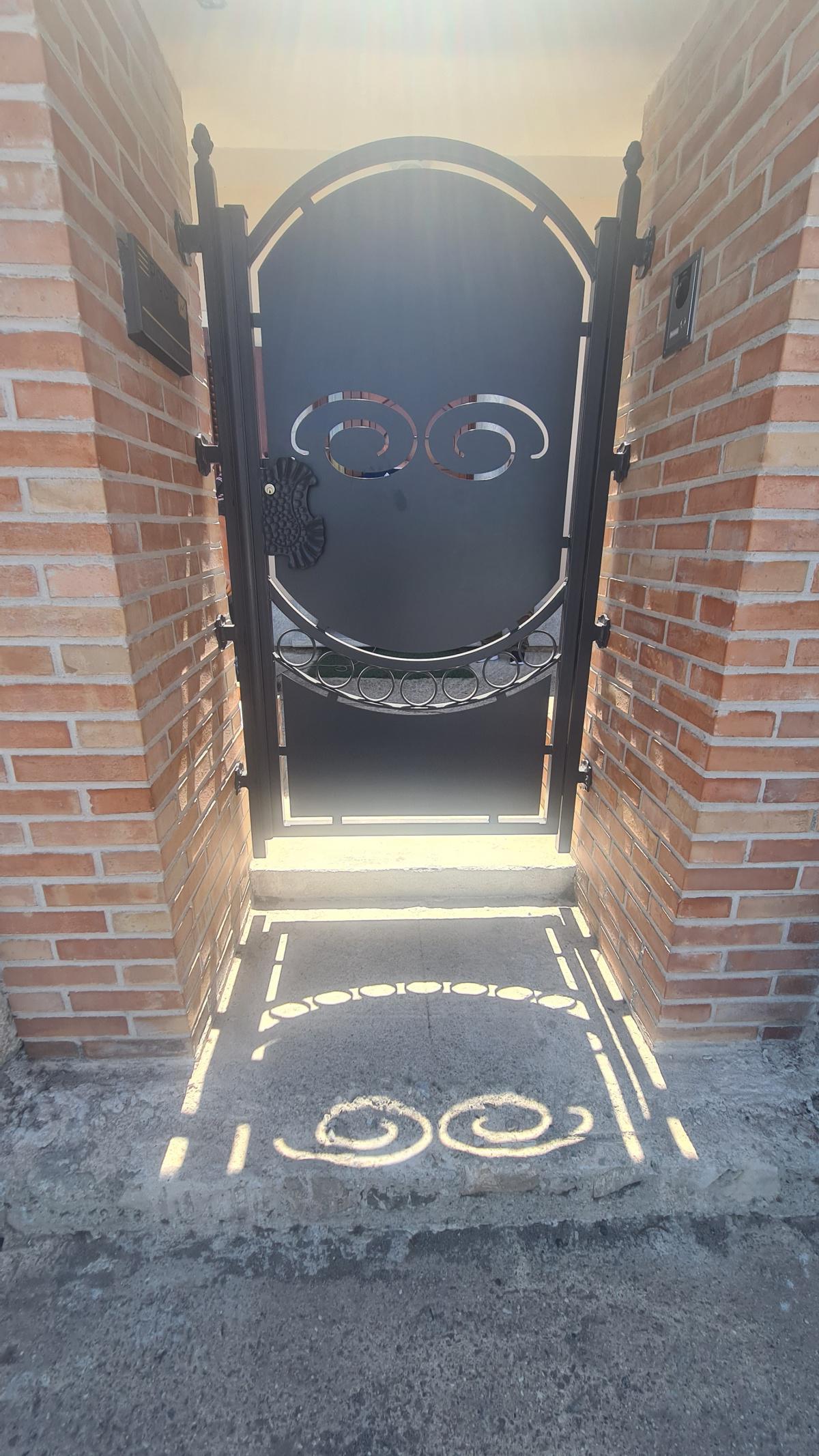 "Arte in Ferro: Recinzioni e Cancelli Incisi al Laser che Uniscono Estetica e Sicurezza" "Arte in Ferro: Recinzioni e Cancelli Incisi al Laser che Uniscono Estetica e Sicurezza"