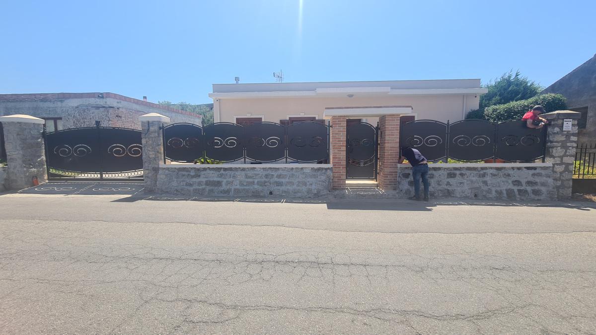 "Arte in Ferro: Recinzioni e Cancelli Incisi al Laser che Uniscono Estetica e Sicurezza" "Arte in Ferro: Recinzioni e Cancelli Incisi al Laser che Uniscono Estetica e Sicurezza"