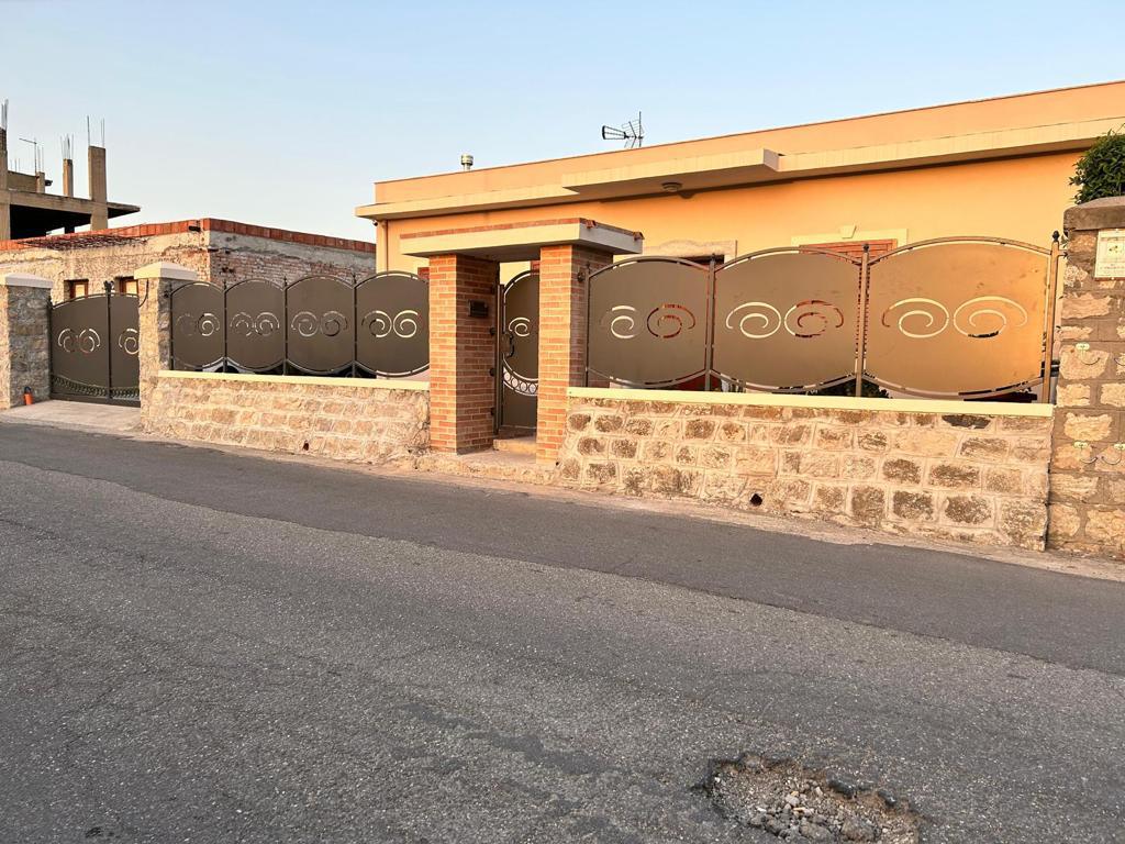 "Arte in Ferro: Recinzioni e Cancelli Incisi al Laser che Uniscono Estetica e Sicurezza" "Arte in Ferro: Recinzioni e Cancelli Incisi al Laser che Uniscono Estetica e Sicurezza"