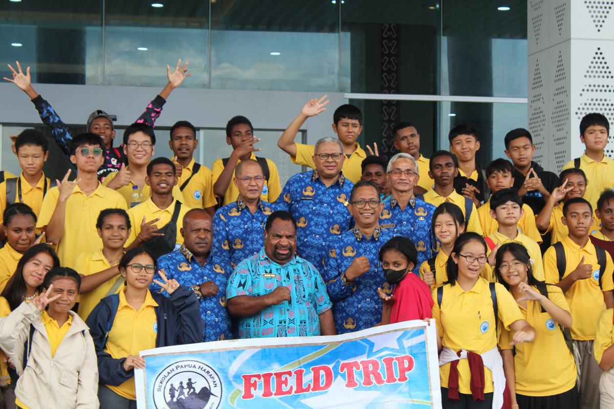 FIELD TRIP Sekolah Papua Harapan di kantor Gubernur Provinsi Papua