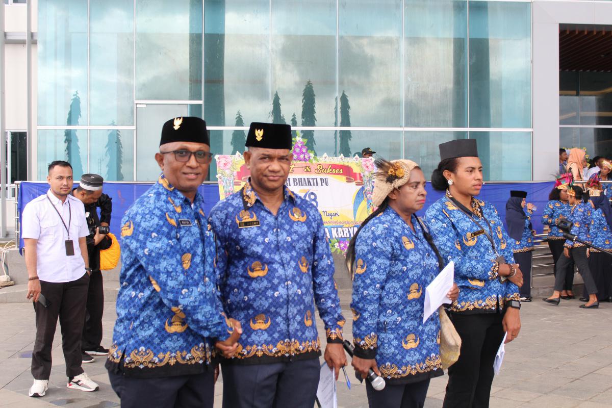 Upacara Hari Bakti PUPR Ke-78 di Halaman Kantor Gubernur Provinsi Papua