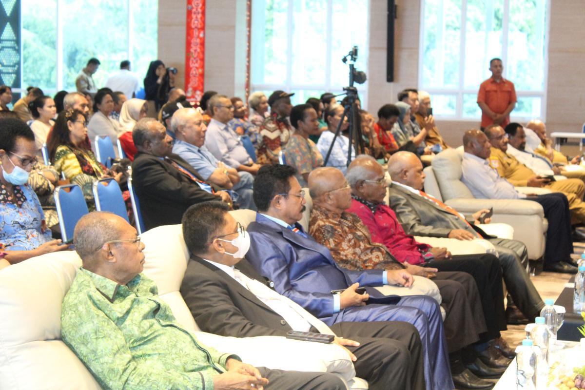 Simbol Ikatan Pemberian Penghargaan Cenderamata Cincin Kepada Purna Tugas Provinsi Papua 