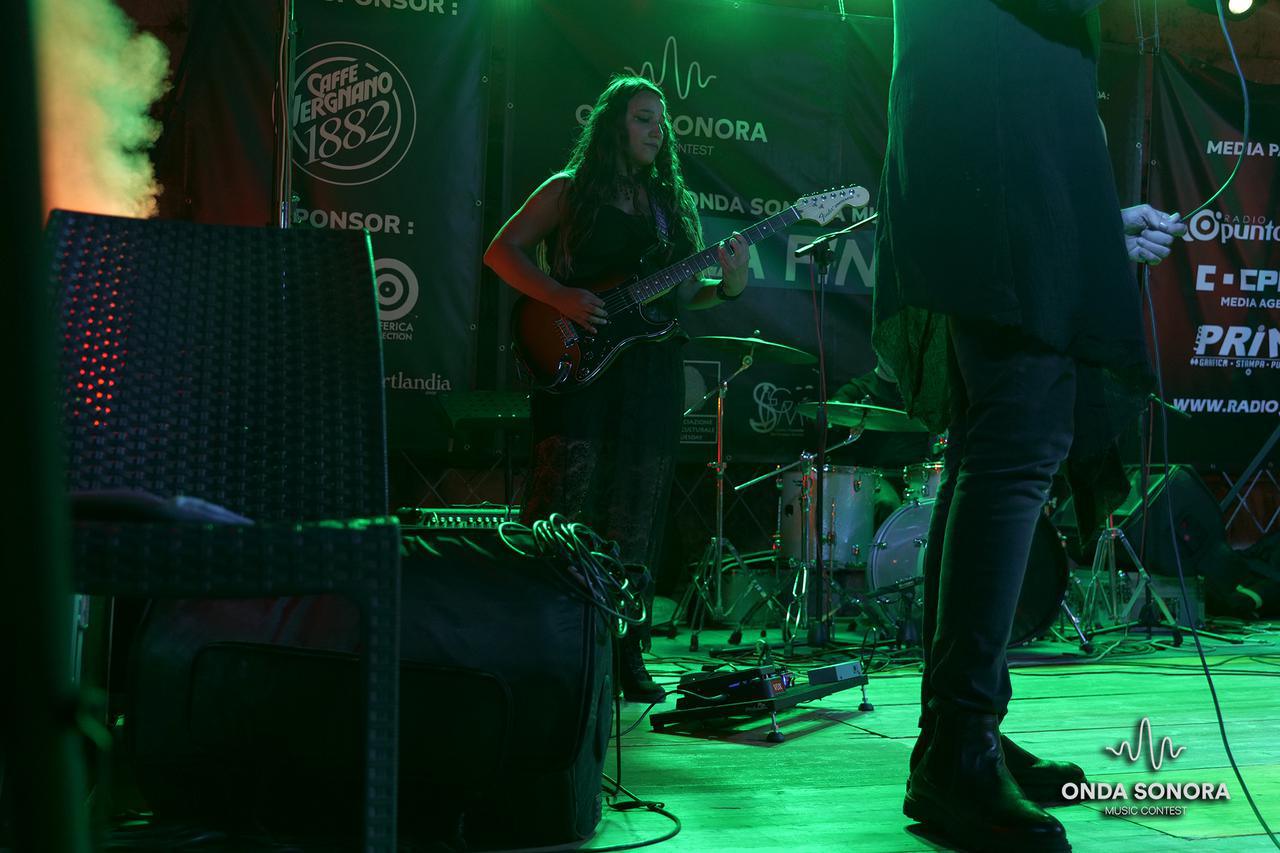 P1049094