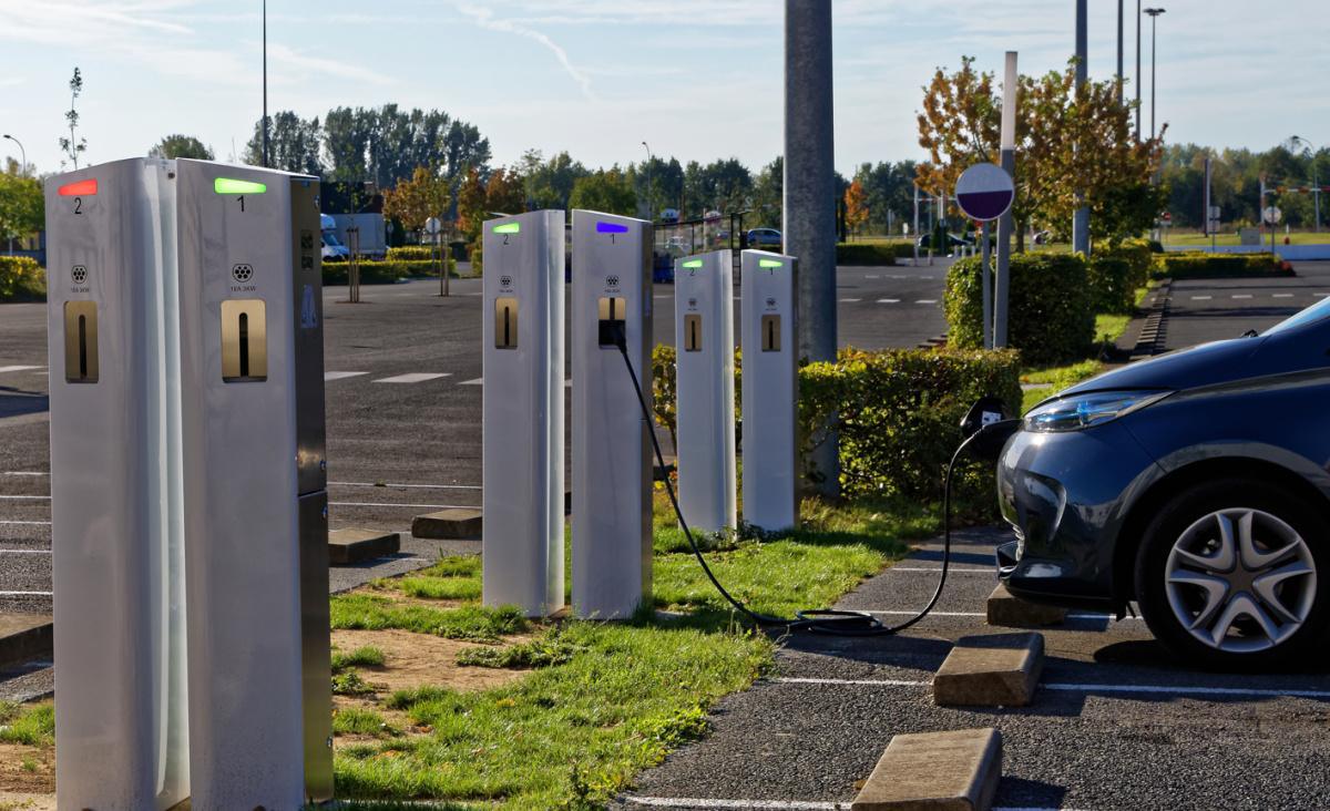 BORNES DE RECHARGE ÉLECTRIQUES SUR LES ÉTABLISSEMENTS ASF : UN ACCÈS POUR TOUS !