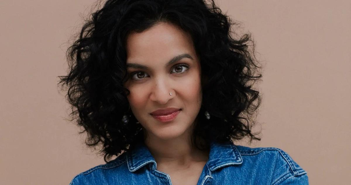 الخيميائية على أوتار السيتار: أنوشكا شانكار، معمارية حوار موسيقي بلا حدود الخيميائية على أوتار السيتار: أنوشكا شانكار، معمارية حوار موسيقي بلا حدود