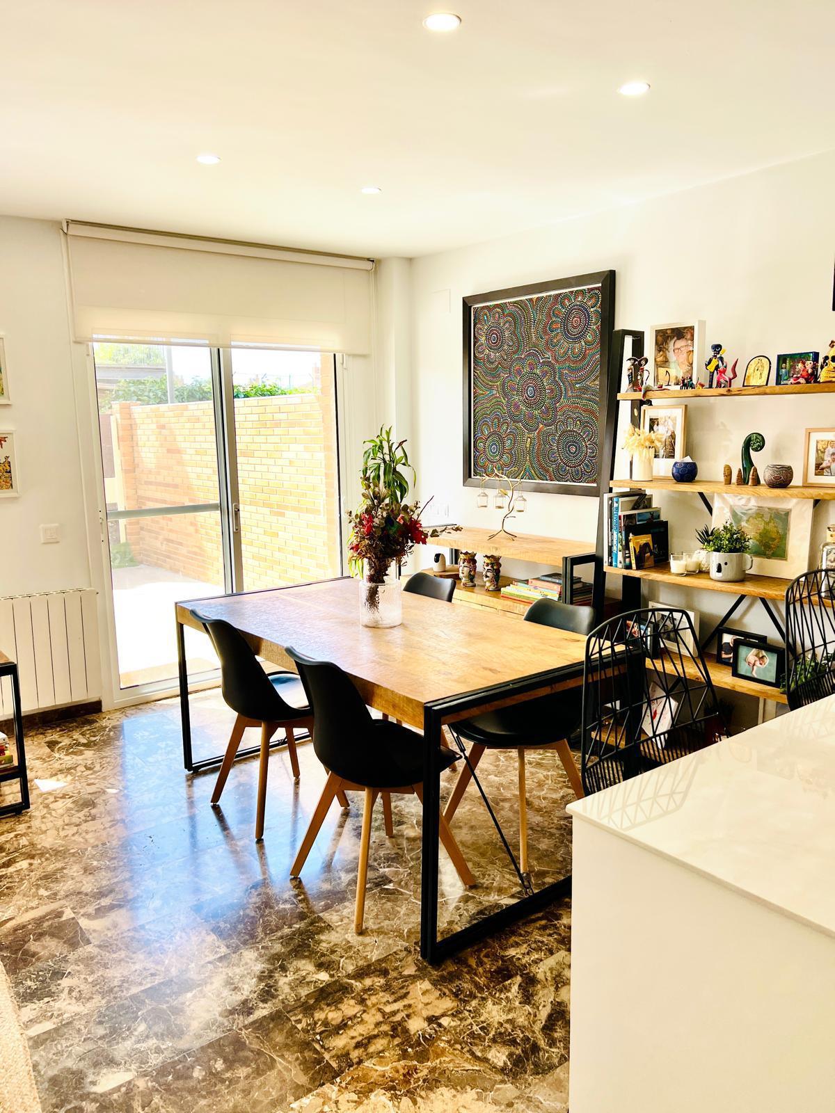 Preciosa casa en Vilafortuny con piscina, jardines y zonas deportivas