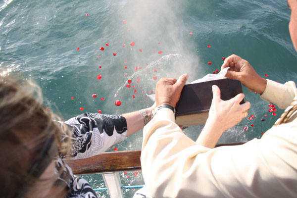 Espalhar Cinzas ao Mar Espalhar Cinzas ao Mar