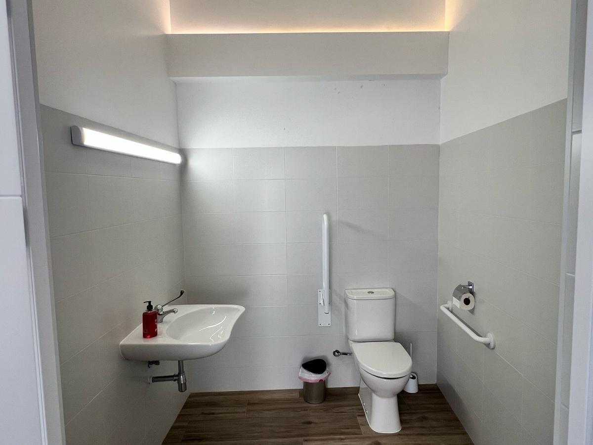 NUEVOS BAÑOS PÚBLICOS EN FUNCIONAMIENTO