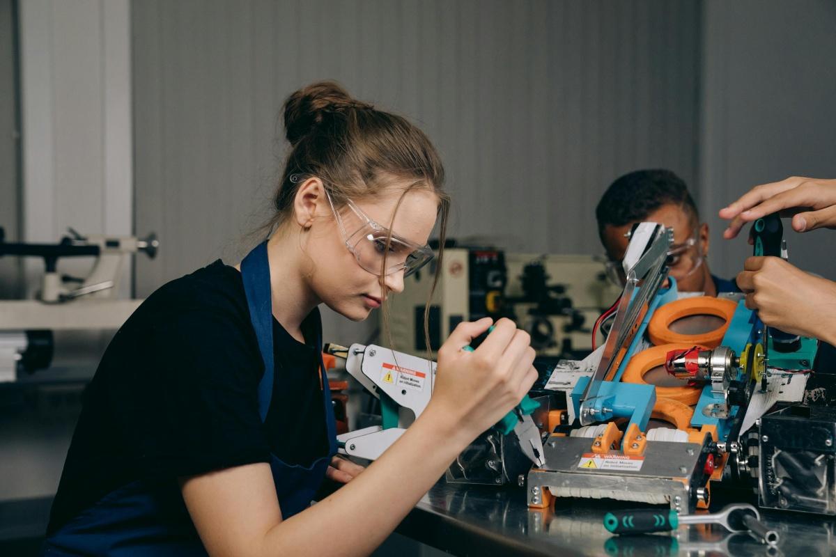 NON À LA SUPPRESSION DES PRIMES POUR LES APPRENTIS !