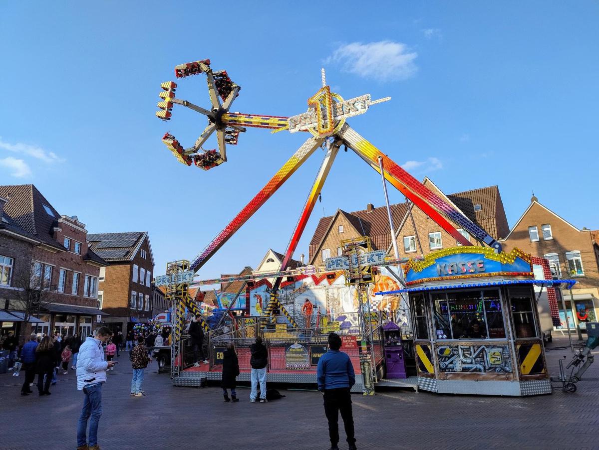 Frühjahrskirmes und verkaufsoffener Sonntag in Meppen Frühjahrskirmes und verkaufsoffener Sonntag in Meppen