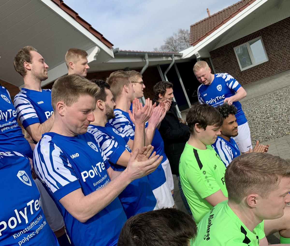 Polytec GmbH spendet neue Trikots für SV Erika-Altenberge  Polytec GmbH spendet neue Trikots für SV Erika-Altenberge