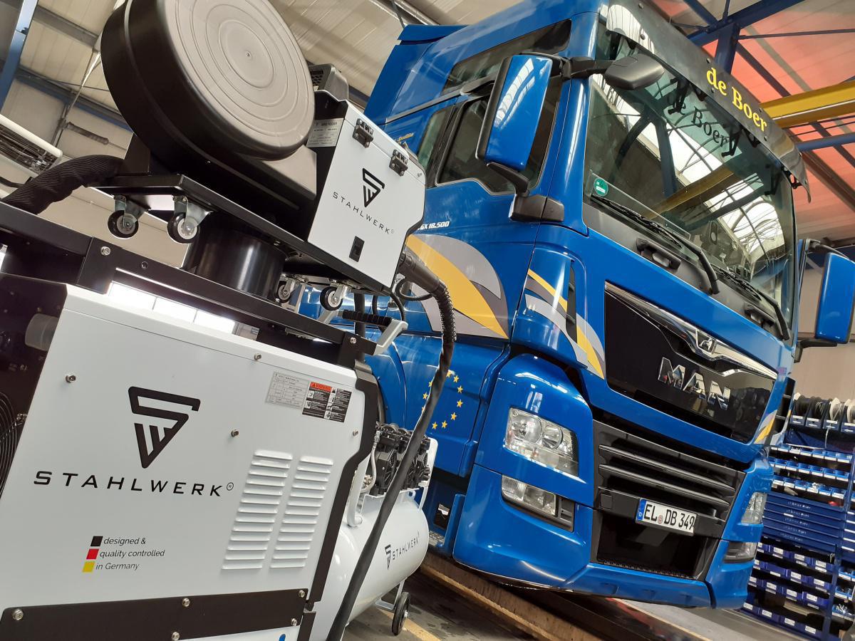 Filmset in Tischlerwerkstatt – Werbefilm entsteht im Emsland Filmset in Tischlerwerkstatt – Werbefilm entsteht im Emsland