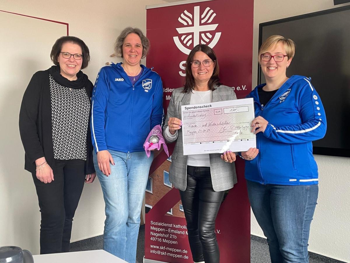 Spendenübergabe an den SkF Spendenübergabe an den SkF