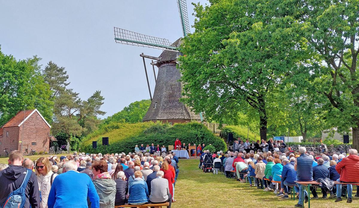 Mühlentag mit plattdeutscher Messe an der Mersmühle Mühlentag mit plattdeutscher Messe an der Mersmühle