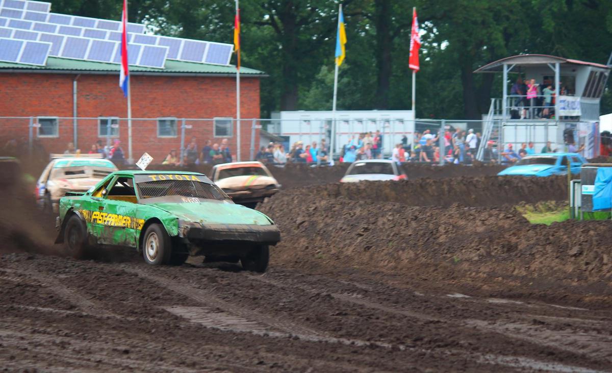 Bahnrekord beim Internationalen Auto-Cross-Rennen in Rütenbrock Bahnrekord beim Internationalen Auto-Cross-Rennen in Rütenbrock