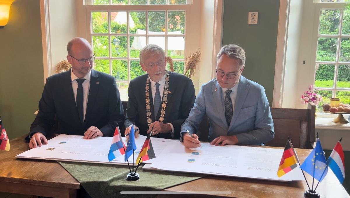 Städtepartnerschaften im Grenzgebiet erneuert und ausgedehnt Städtepartnerschaften im Grenzgebiet erneuert und ausgedehnt