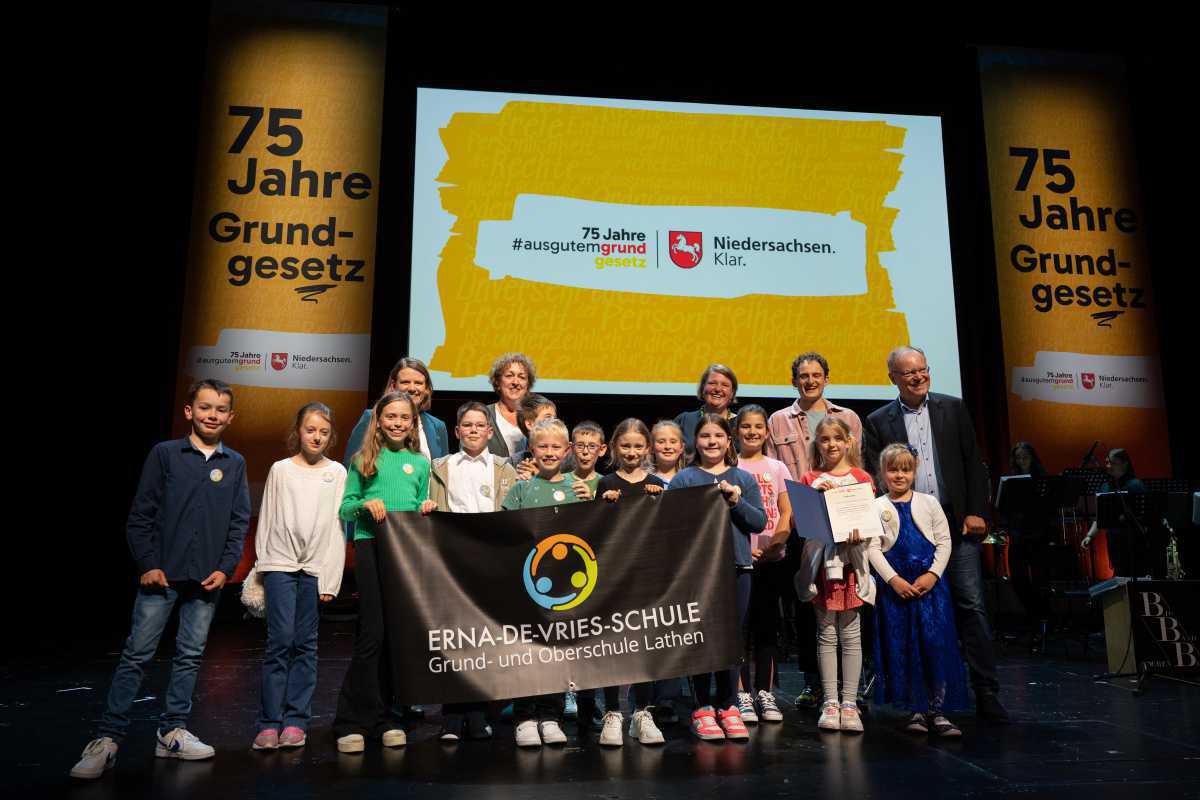 Lathener Grundschule gewinnt beim Kreativwettbewerbs „Meine Rechte, deine Rechte, unsere Rechte“ Lathener Grundschule gewinnt beim Kreativwettbewerbs „Meine Rechte, deine Rechte, unsere Rechte“