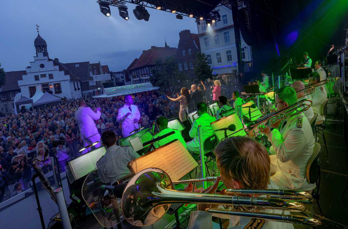 Grandioses Konzert der Big Band der Bundeswehr auf Lingener Marktplatz