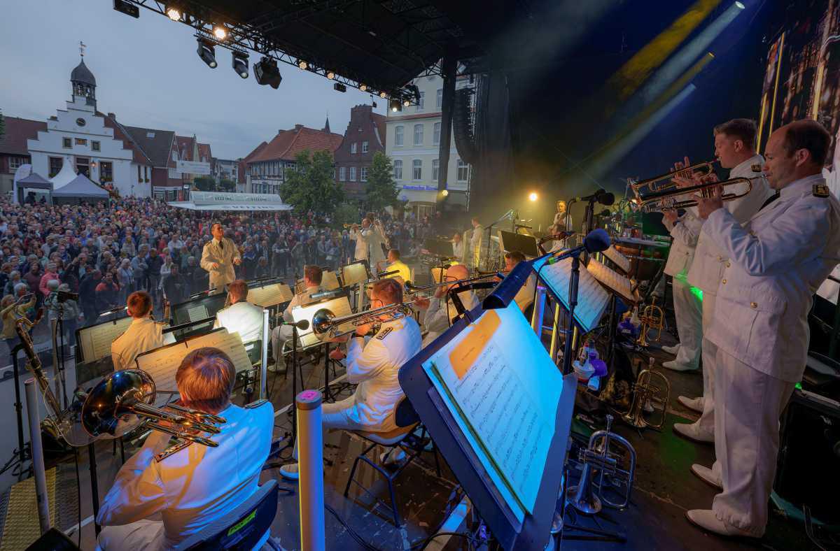 Grandioses Konzert der Big Band der Bundeswehr auf Lingener Marktplatz