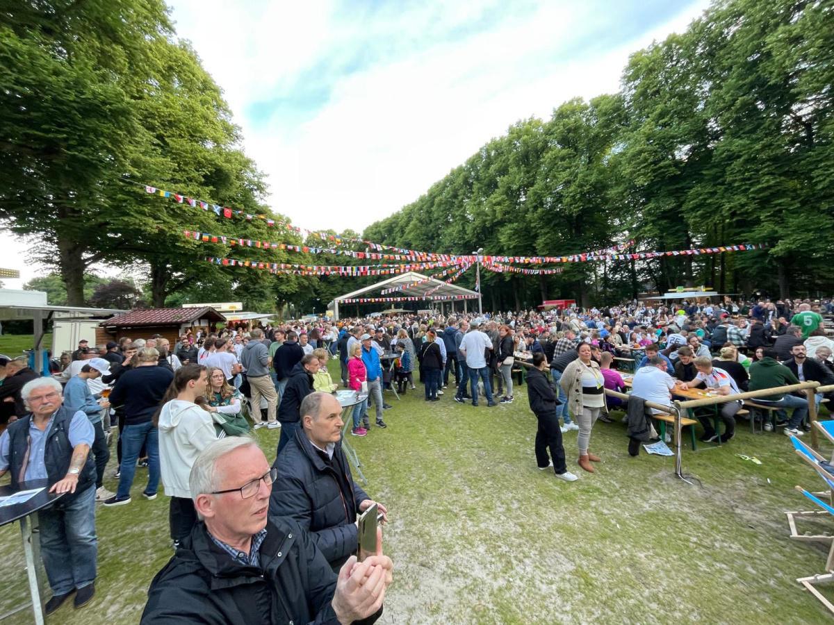 Public Viewing auf der Schülerwiese in Meppen