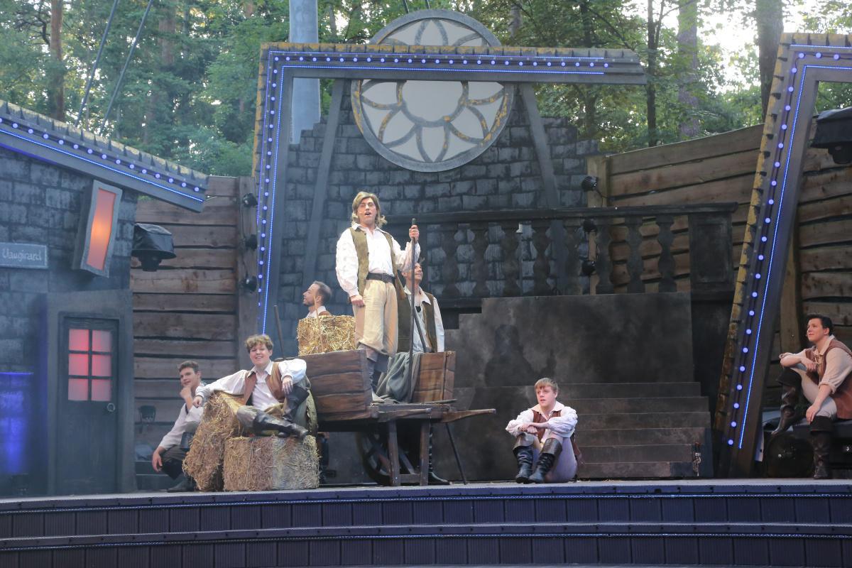 „Einer für alle und alle für einen“ – Die 3 Musketiere erobern die Freilichtbühne „Einer für alle und alle für einen“ – Die 3 Musketiere erobern die Freilichtbühne