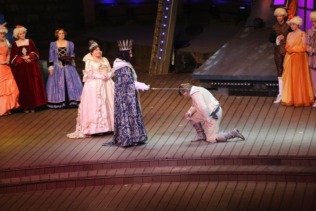 „Einer für alle und alle für einen“ – Die 3 Musketiere erobern die Freilichtbühne „Einer für alle und alle für einen“ – Die 3 Musketiere erobern die Freilichtbühne