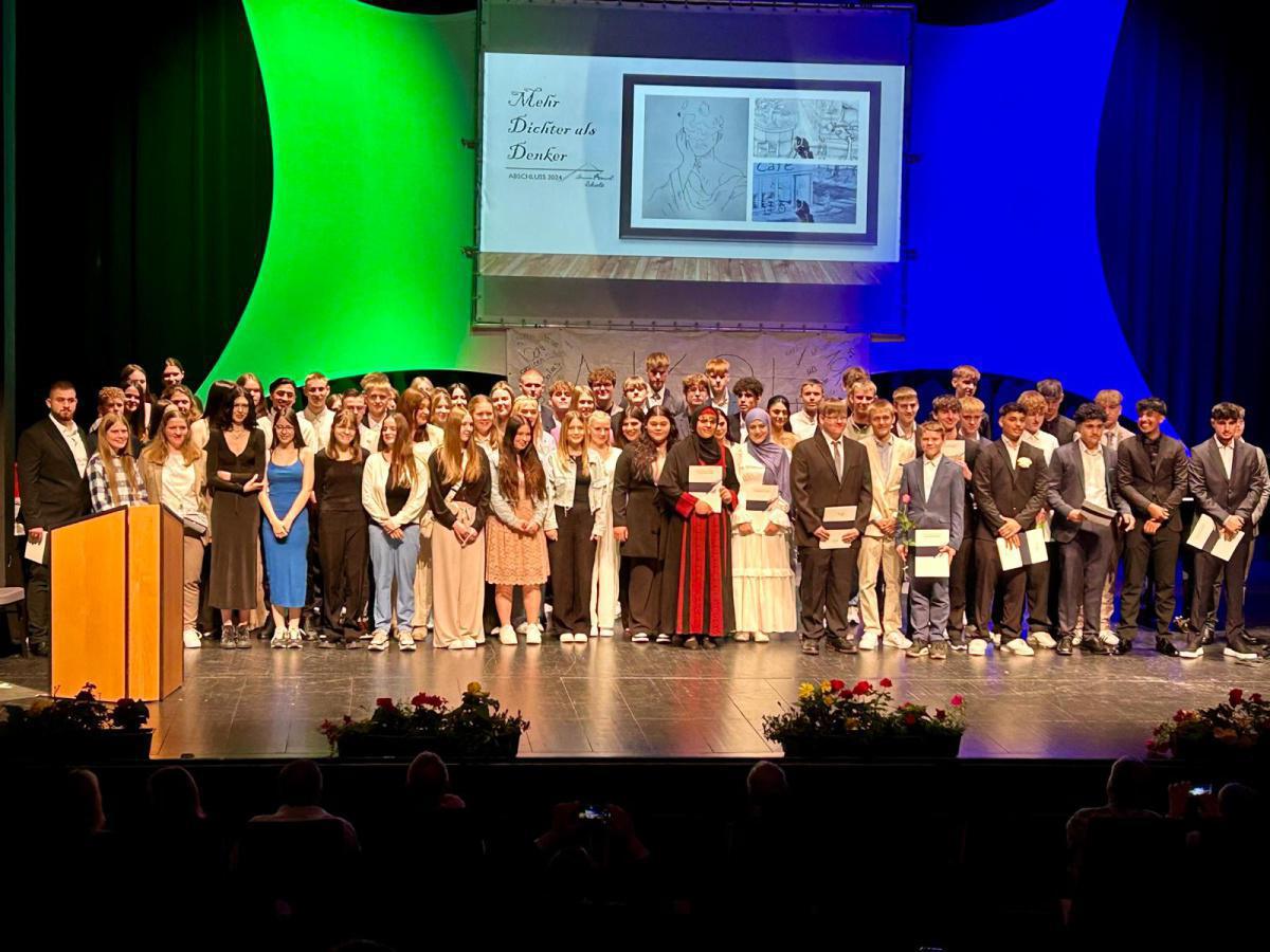 Anne-Frank-Schule feiert Schulentlassung - „Mehr Dichter als Denker“ Anne-Frank-Schule feiert Schulentlassung - „Mehr Dichter als Denker“