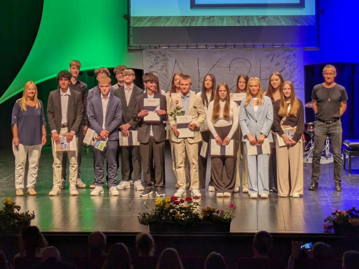 Anne-Frank-Schule feiert Schulentlassung - „Mehr Dichter als Denker“ Anne-Frank-Schule feiert Schulentlassung - „Mehr Dichter als Denker“