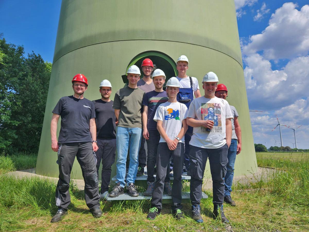 Pfadfinder des Stammes Nordlicht Altharen im Windpark Haren Rütenmoor Pfadfinder des Stammes Nordlicht Altharen im Windpark Haren Rütenmoor