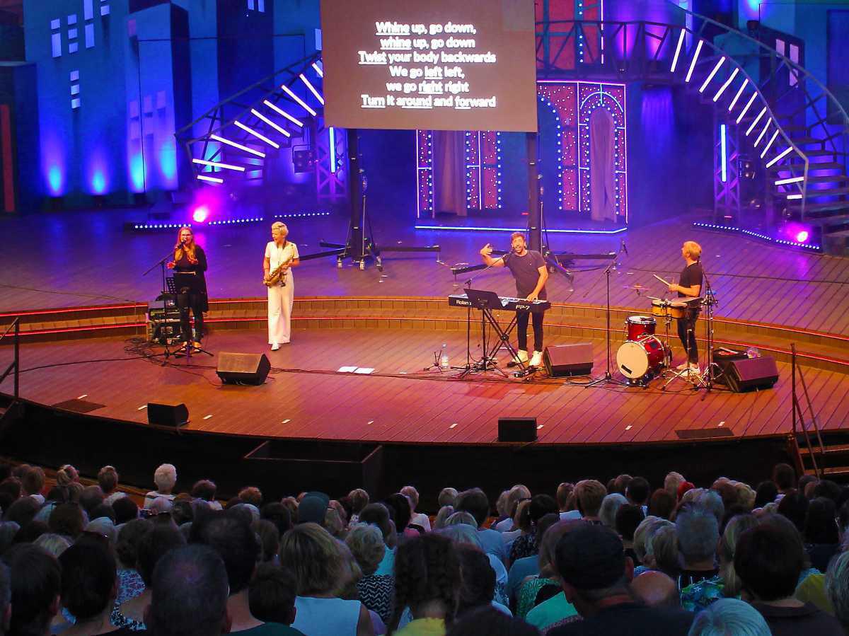Mitsingkonzert für den guten Zweck auf der Freilichtbühne Mitsingkonzert für den guten Zweck auf der Freilichtbühne