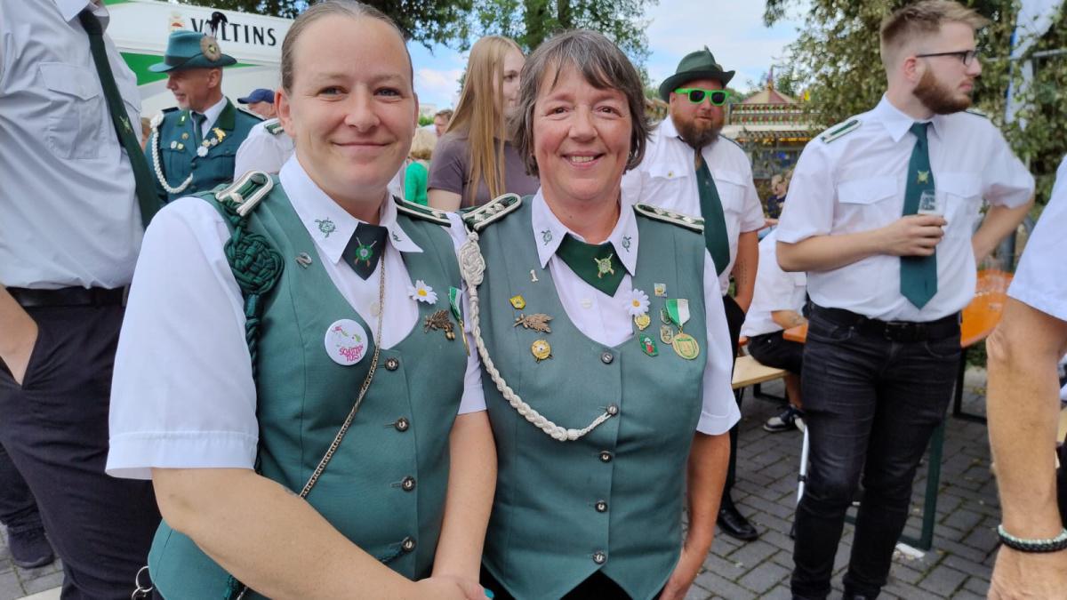 Der neue Schützenkönig der Linksemsischen Schützengilde St. Georg Der neue Schützenkönig der Linksemsischen Schützengilde St. Georg