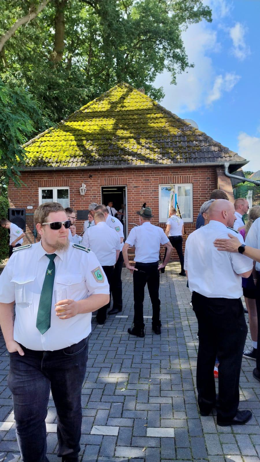 Der neue Schützenkönig der Linksemsischen Schützengilde St. Georg Der neue Schützenkönig der Linksemsischen Schützengilde St. Georg