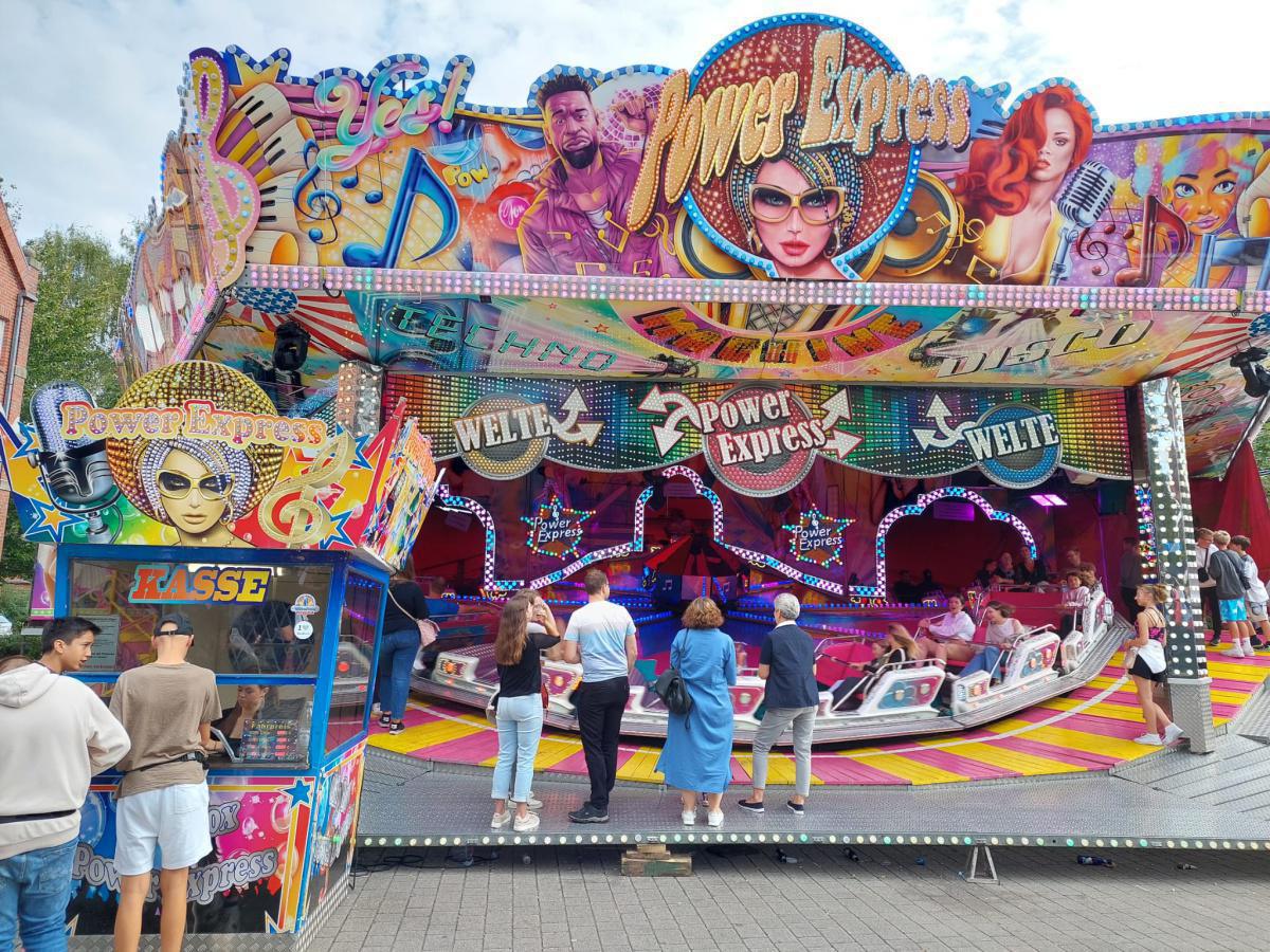 Von Autoscooter bis Zuckerwatte Von Autoscooter bis Zuckerwatte